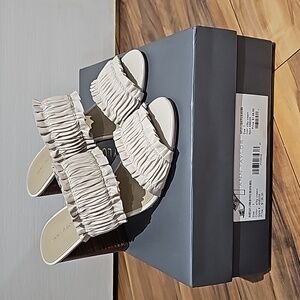 Ann Taylor Hartley Leather Ruffle Block Heel size 7 Silky Cream New in Box